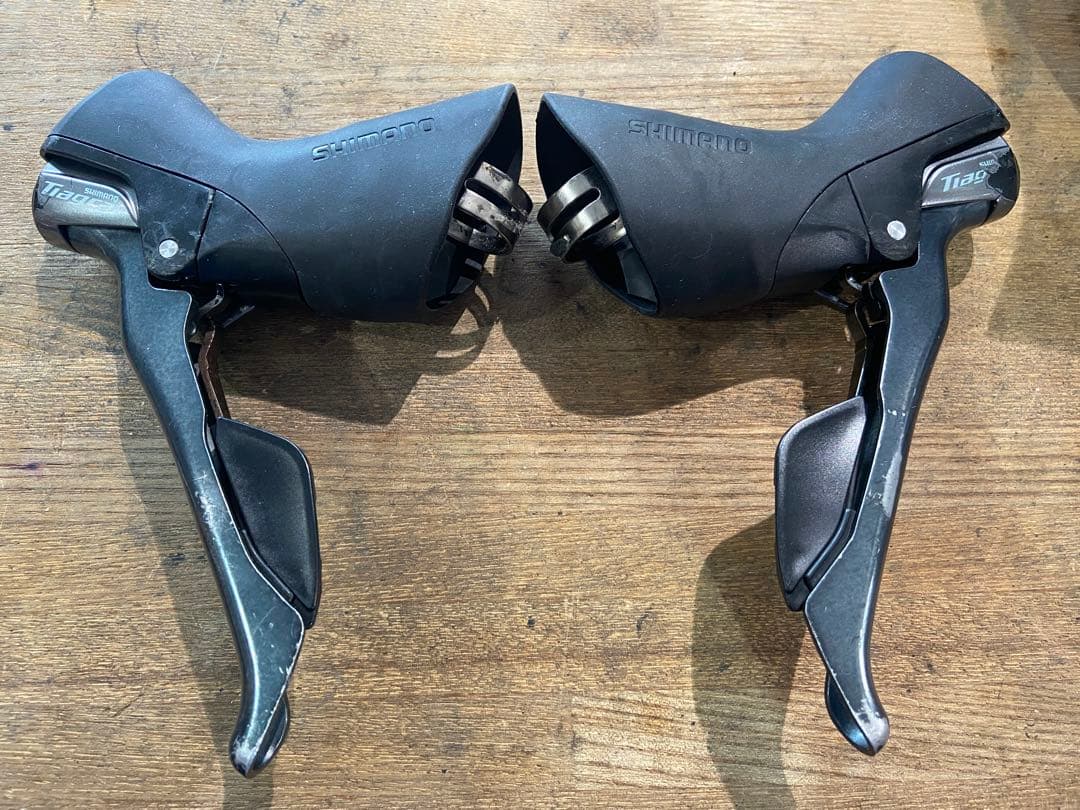 シマノ　ティアグラ　ST-4700 左右セット　カバー新品　送料込み2×10速