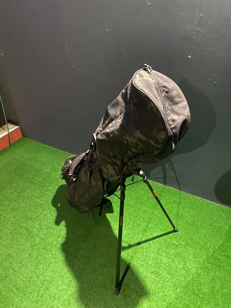 ひ品　BRIEFING迷彩スタンド付きキャディバッグ