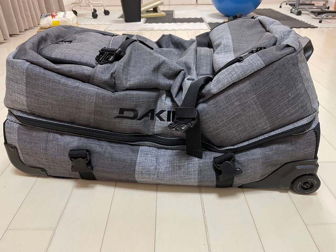DAKINE グレー キャリーバッグ 大容量