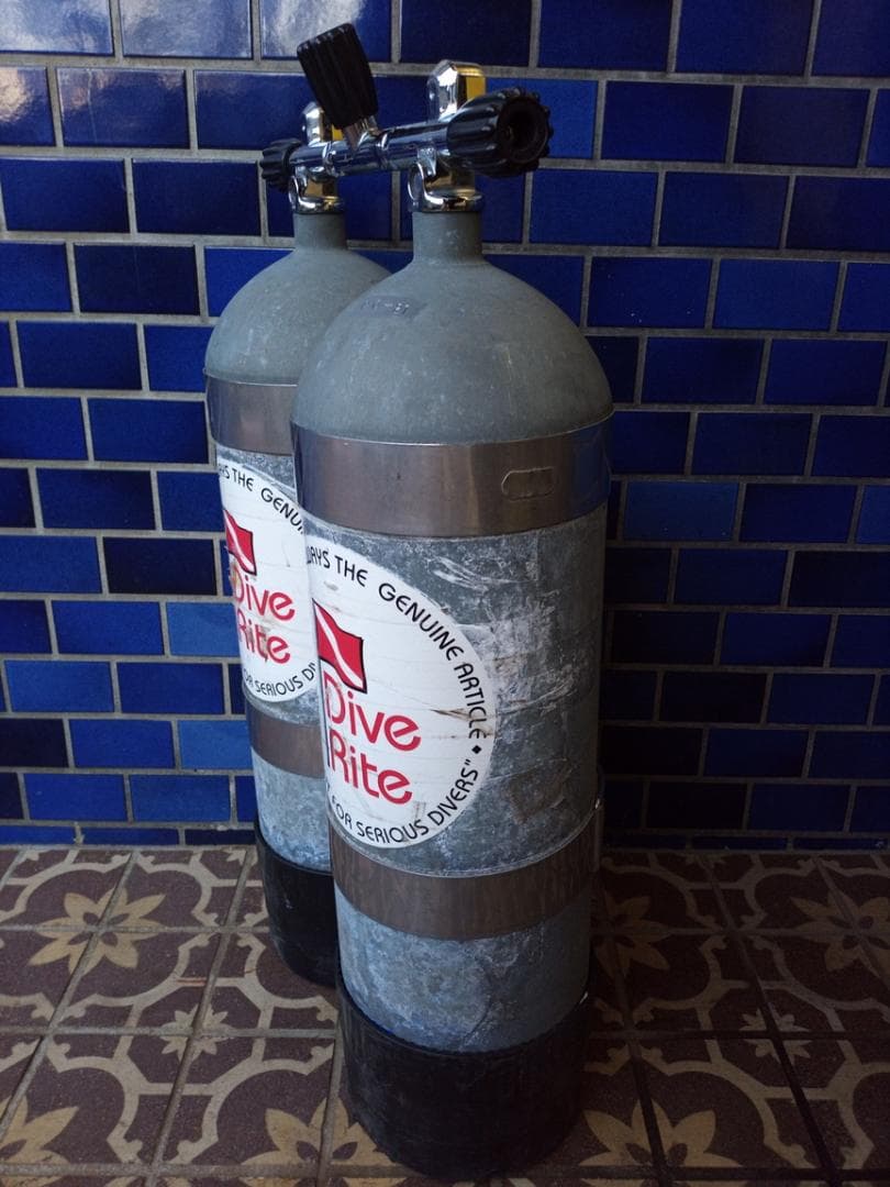スキューバダイビング　メタリコン　ダブルタンク１４L x2　耐圧2026/6まで