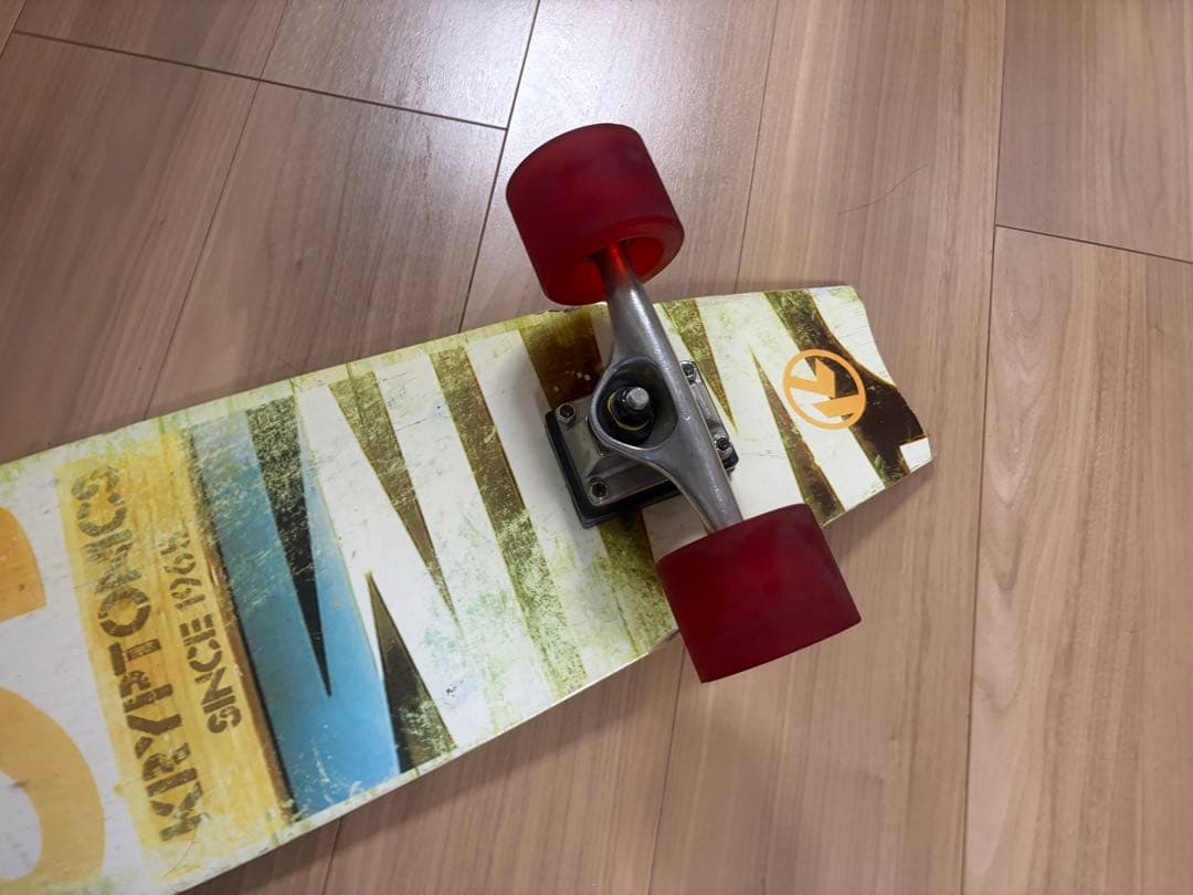 ★送料無料★お洒落　クリプトニクス　サーフスケートボード　陸トレ