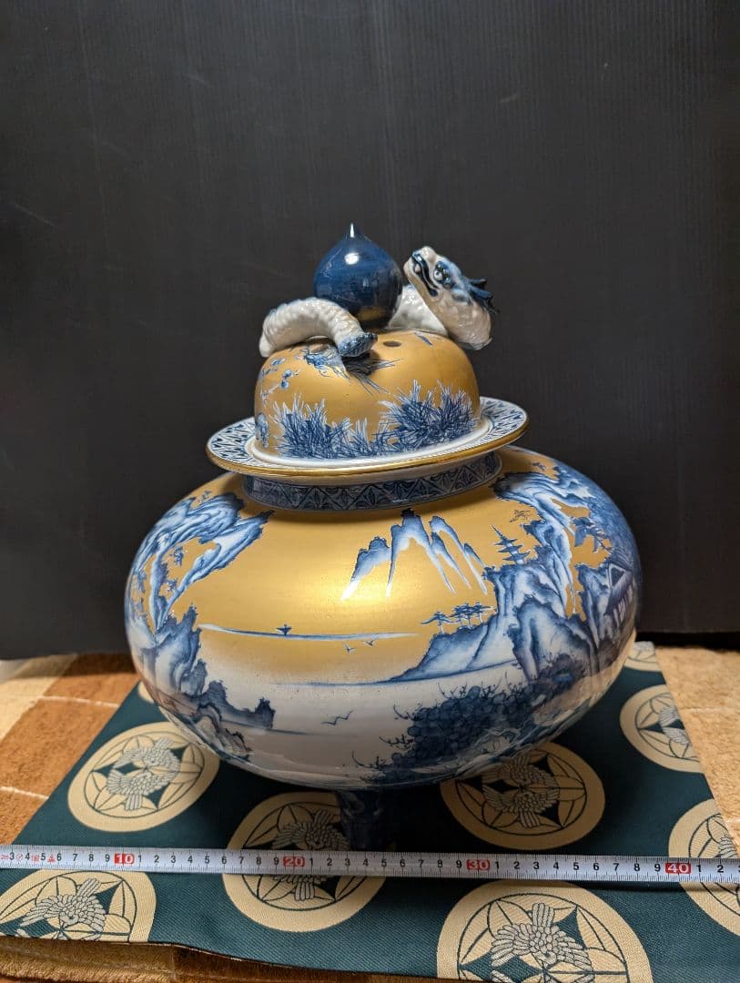 ドラゴン装飾の特大香合 高さ約20cm