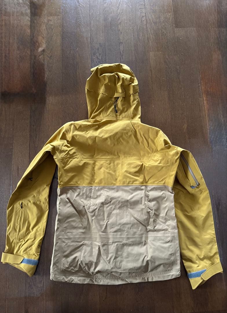 P.RHYTHM プリズムアウターウェア　Mサイズ