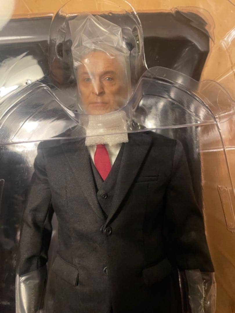 ホットトイズ　アルフレッドペニーワース&バット格納庫　ブルースウェイン付き