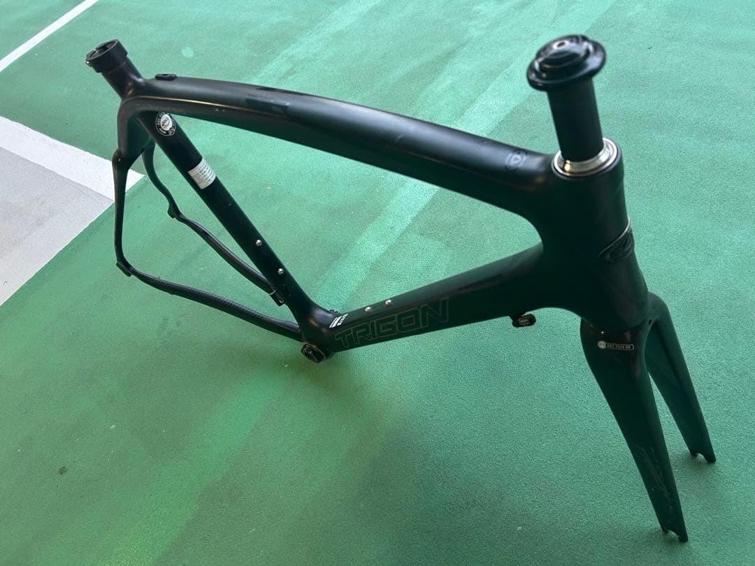 ◆カーボンロードバイク重量1.78kg【TRIGON】完成車で定価29万円程の物