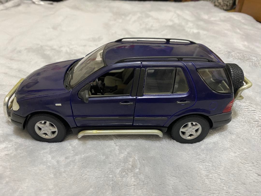 ミニカー Maisto Mercedes-Benz ML320 1/18