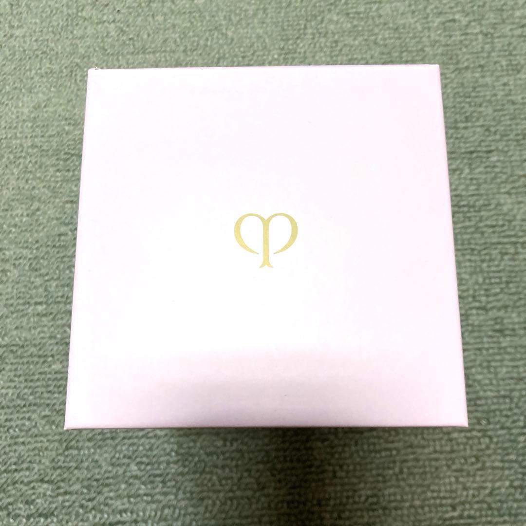 激レア　大人気クレドポーボーテ ホリデー 2024 ノベルティ スノードーム