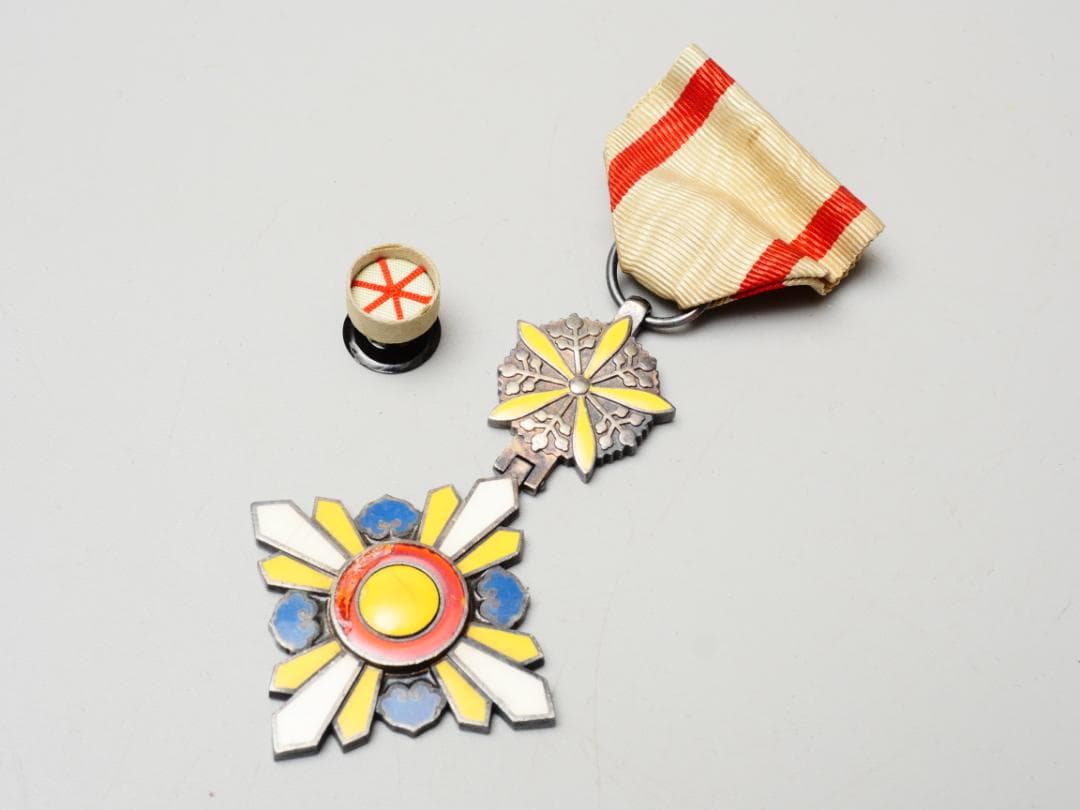 満州国 勲六位景雲章 勲章 徽章 略綬付 共箱付