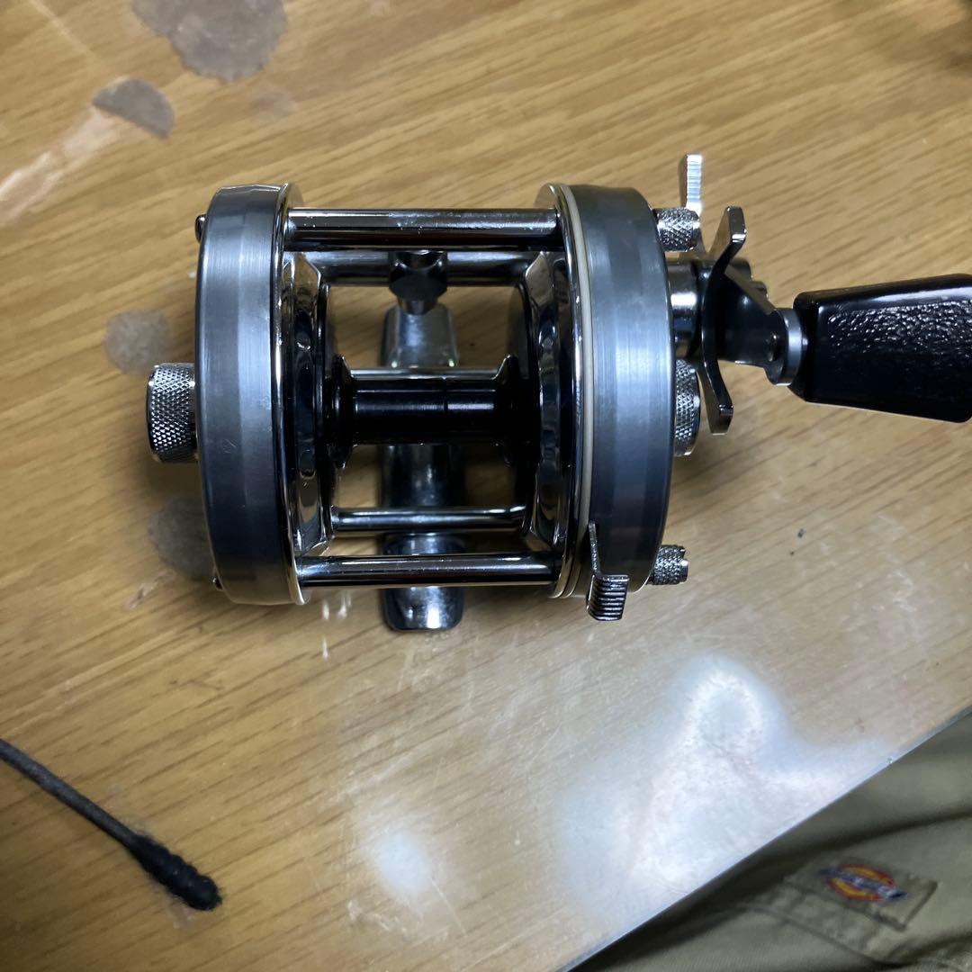 ベイトリール メタル製 右ハンドル