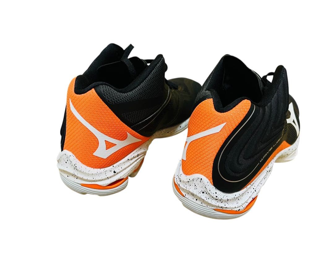 新品未使用　ミズノ　ウェーブライトニング Z6　MID/ 25.0cm