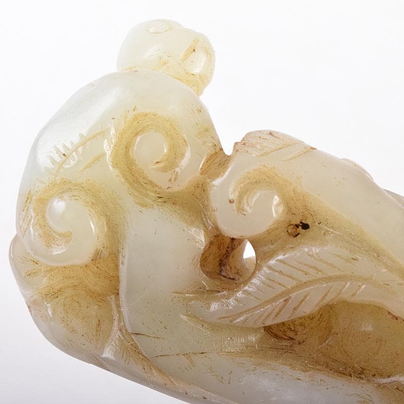 中国　玉石白玉彫刻　霊芝に神獣　根付　紙鎮　置物　C　7806E