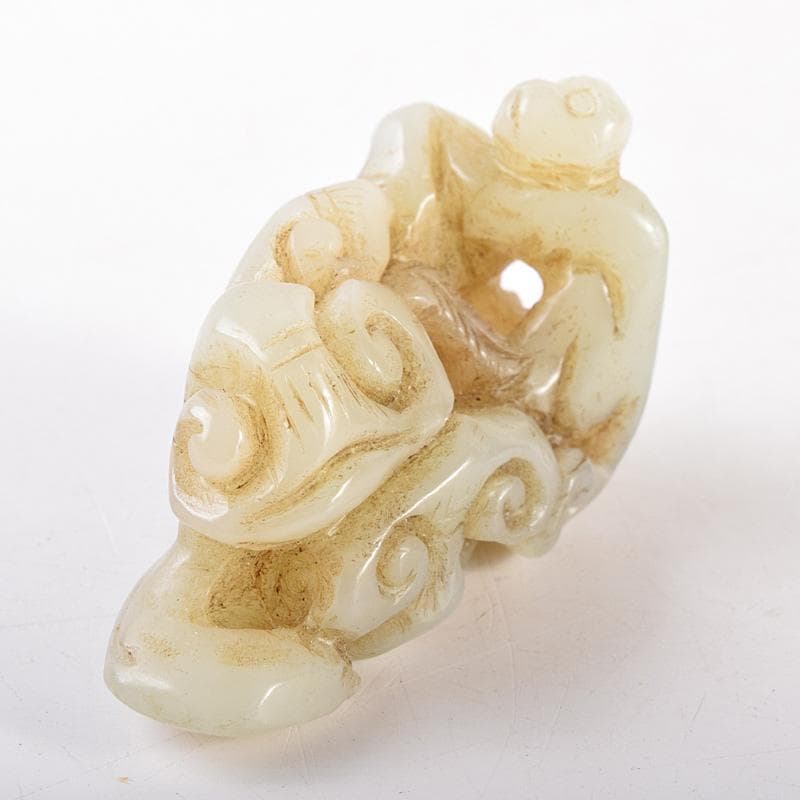 中国　玉石白玉彫刻　霊芝に神獣　根付　紙鎮　置物　C　7806E