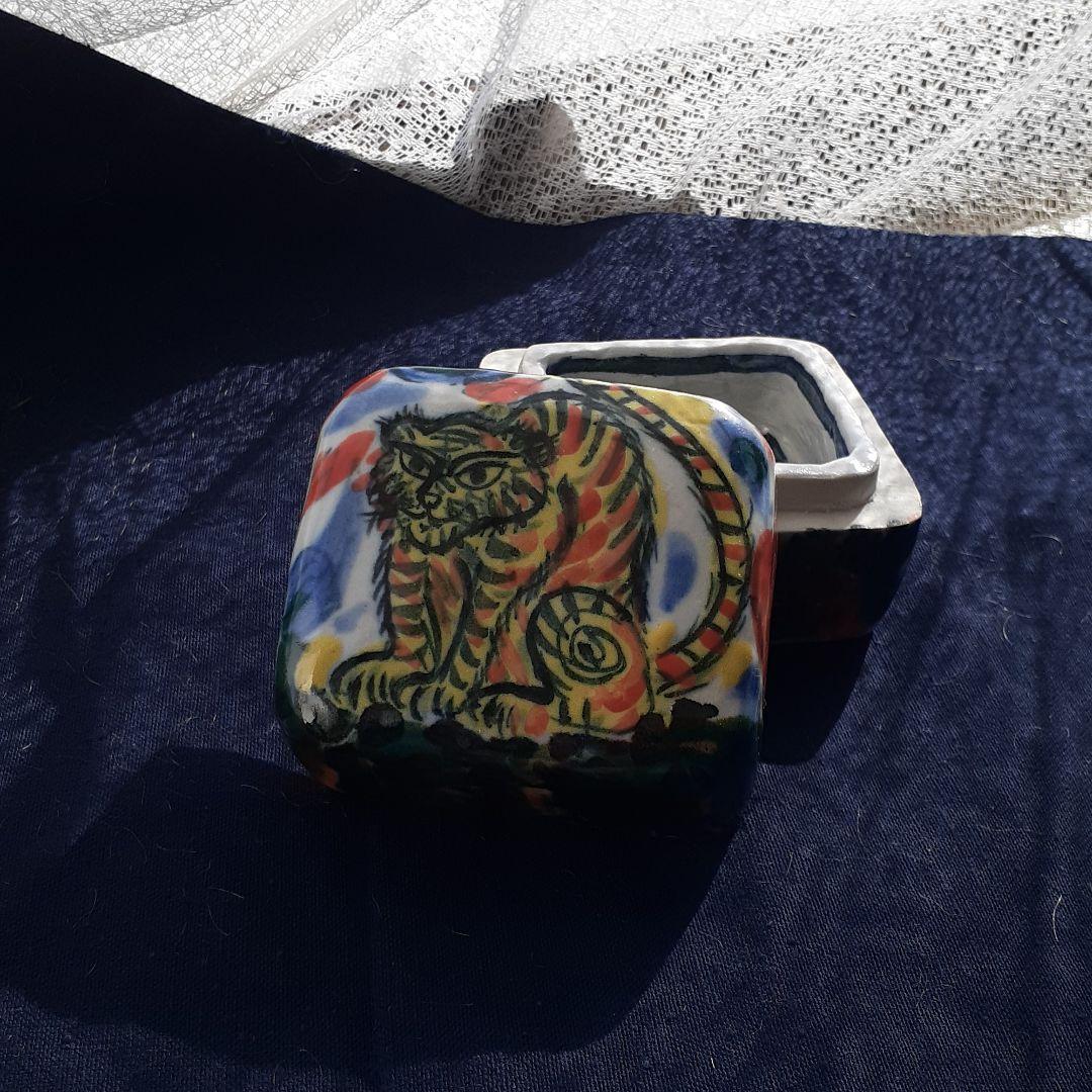 林和一  作          虎図香合❤️