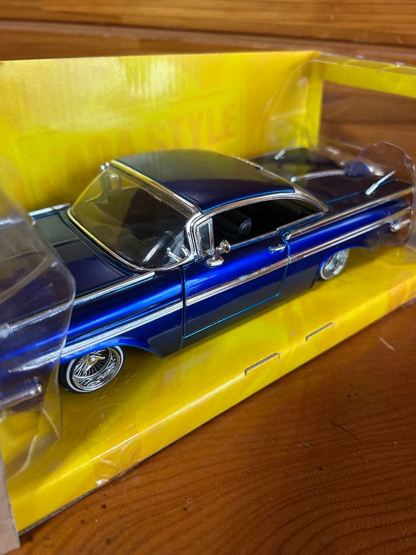 ミニカー Jada CHEVY IMPALA 1959 1/24