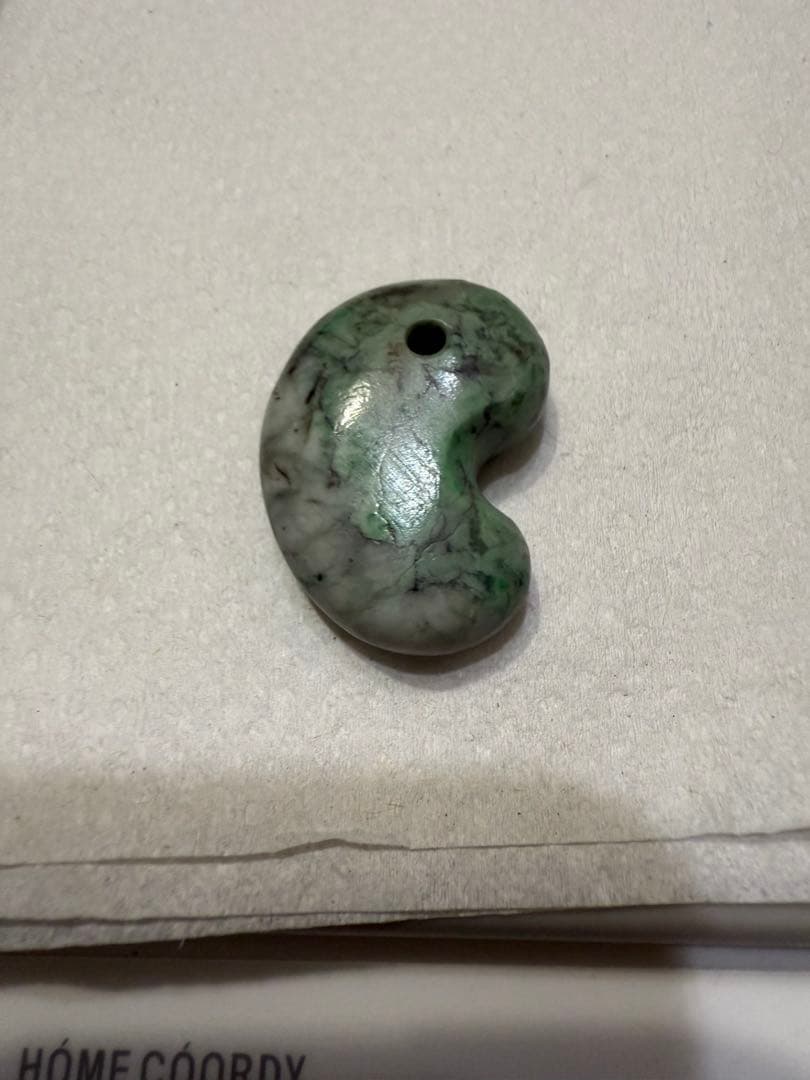 糸魚川翡翠‼️勾玉‼️糸巻き翡翠‼️希少‼️13.１g‼️送料無料‼️破格値‼️