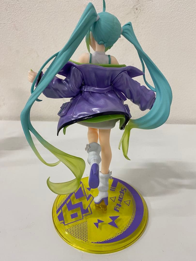 ID8731: 4体セット 初音ミク レーシングミク フィギュア 2023