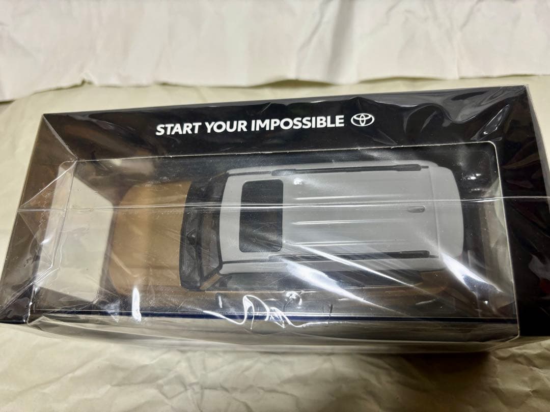 ランドクルーザー250 カラーサンプル ミニカー 3台(角目1台,丸目2台)