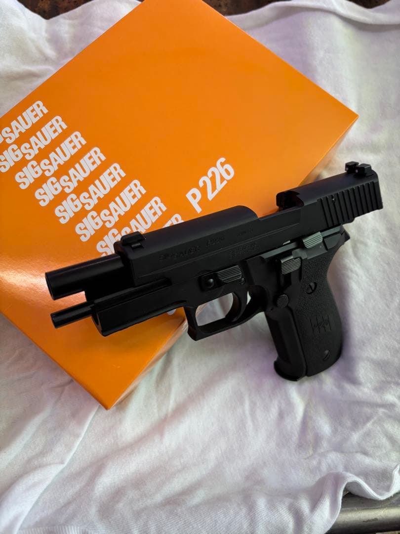 モデルガン　SIG SAUER P226 フルHWモデル Ev2サプレッサ−付き