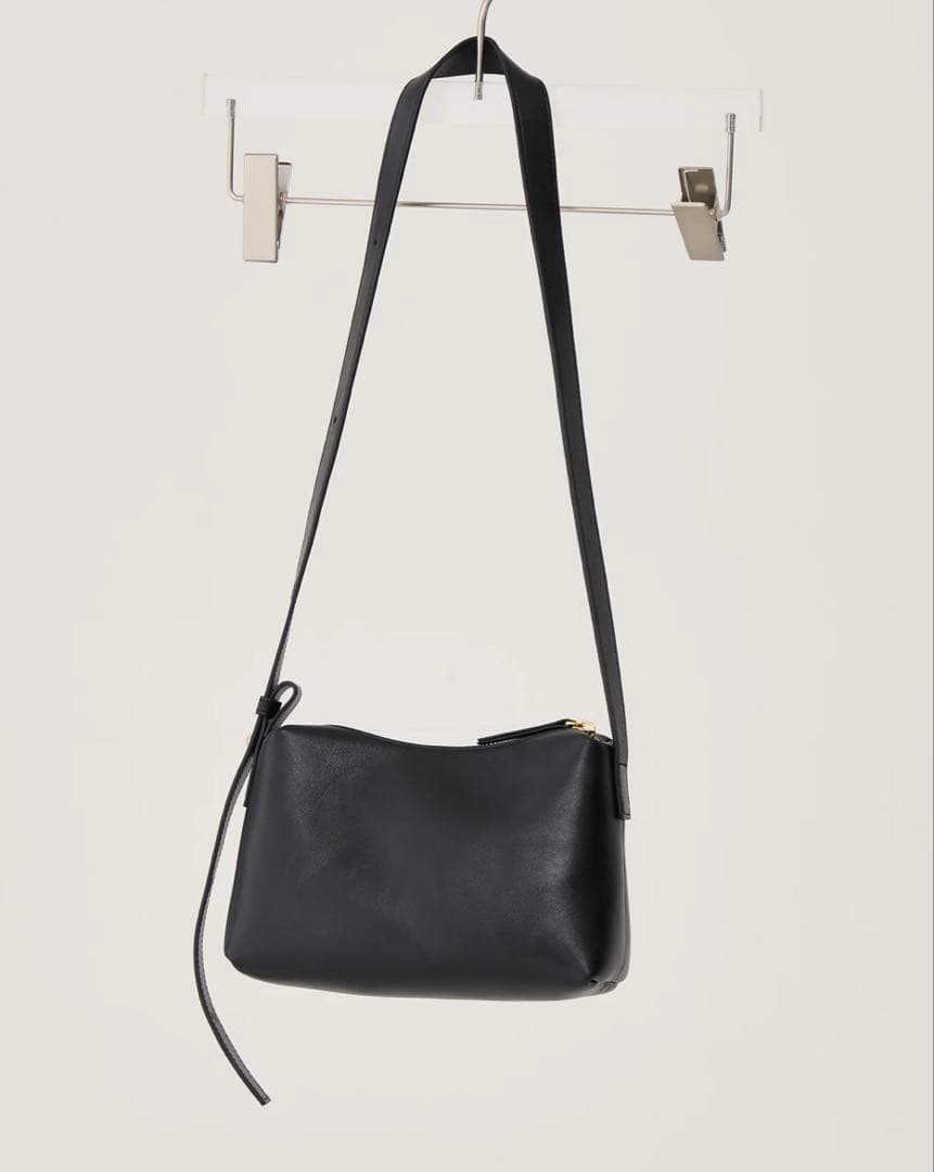 SULA カズタ　Curve leather bag n.SSign