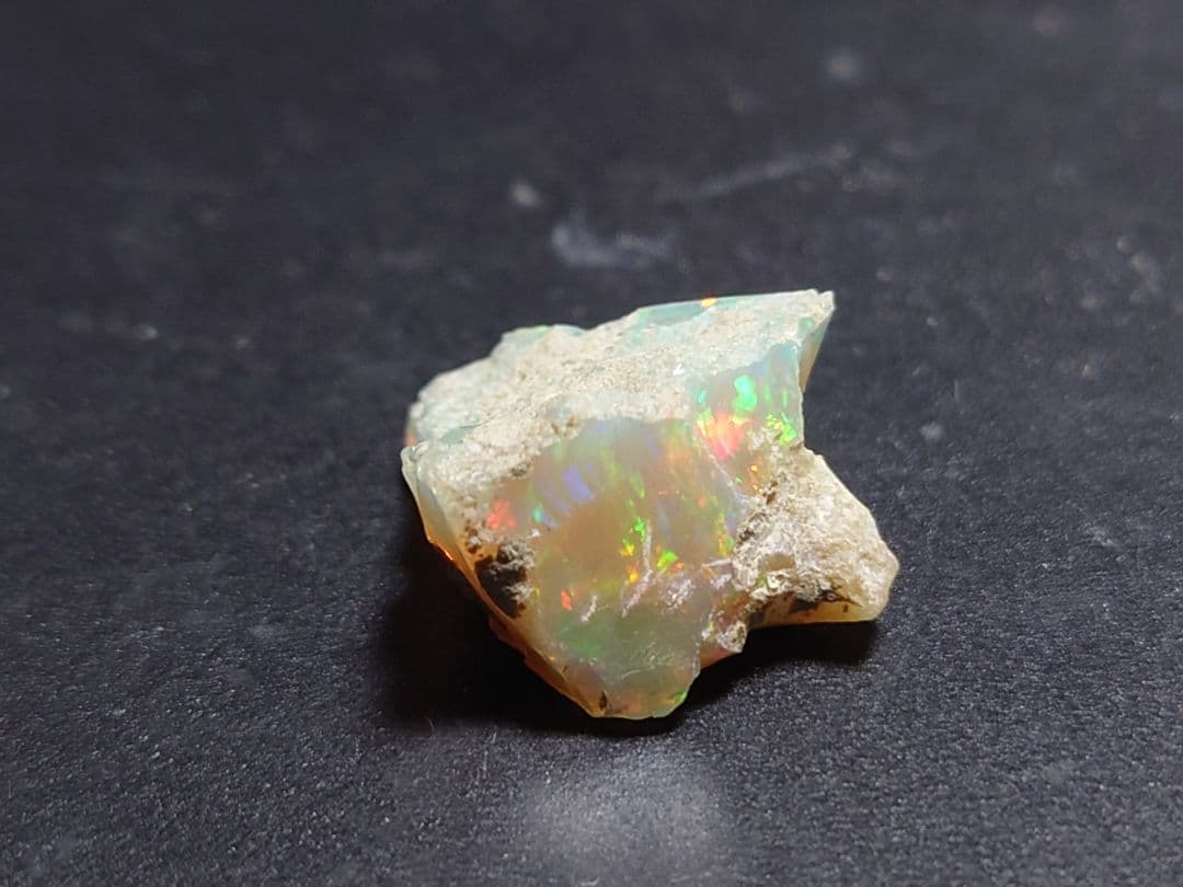 エチオピアウェロ産　オパール　ジュエリーグレード　原石　鉱物標本