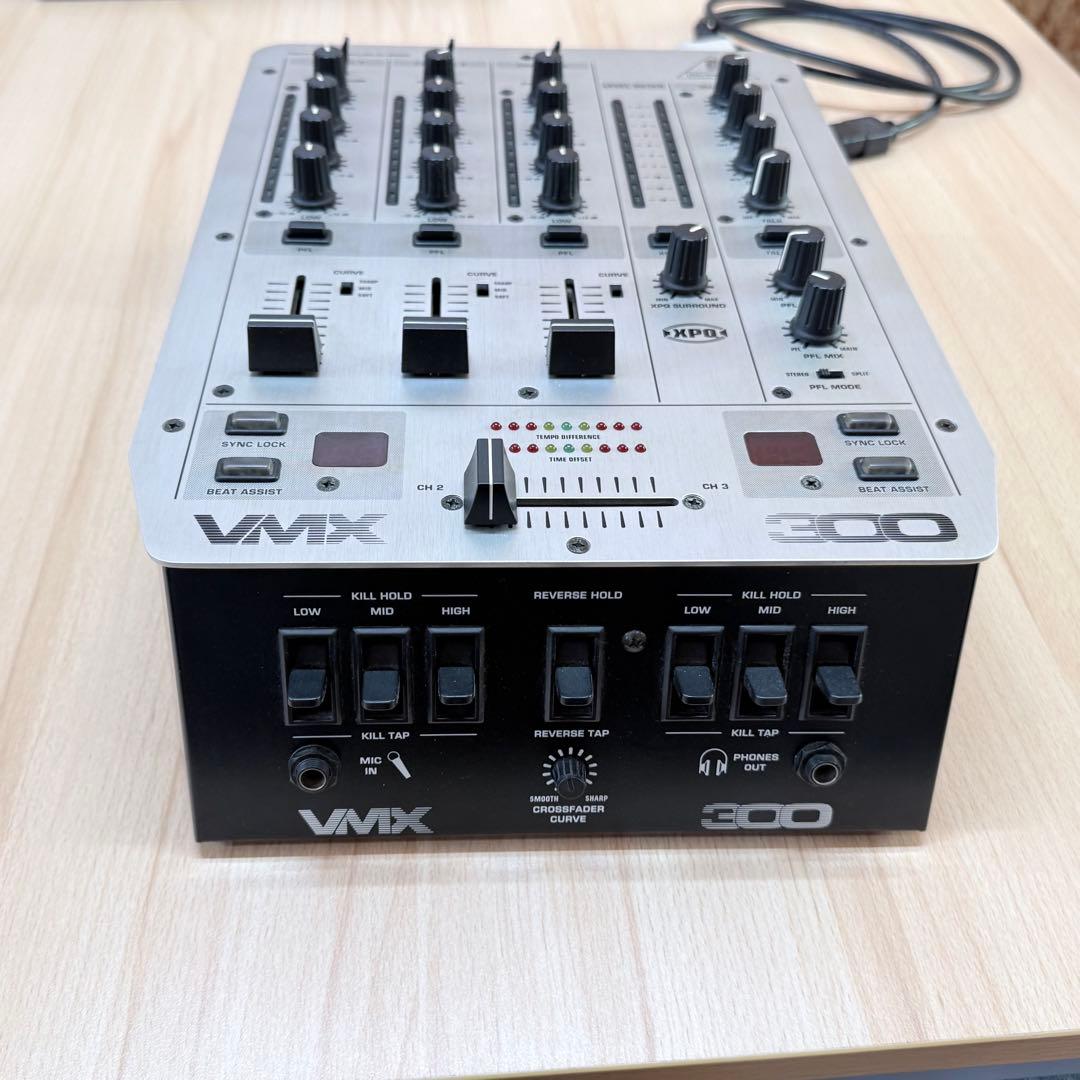 BEHRINGER VMX 300 DJミキサー