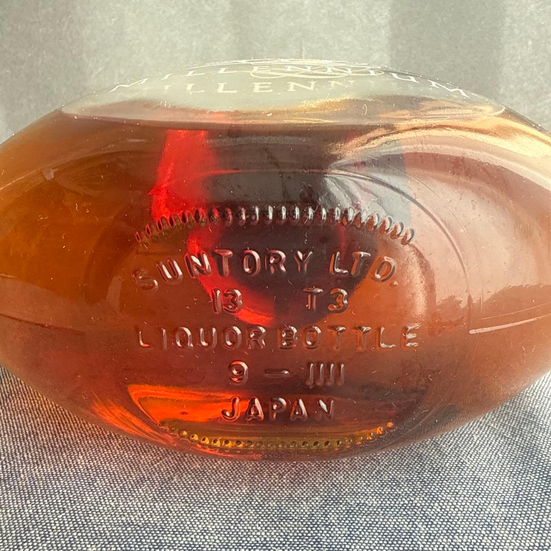 サントリー ピュアモルトウイスキー ミレニアム 200 0記念ボトル