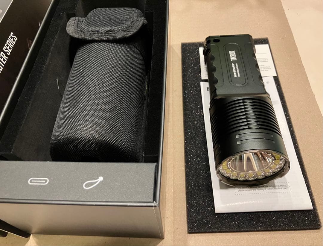 20000ルーメン NITECORE TM20K フラッシュライト