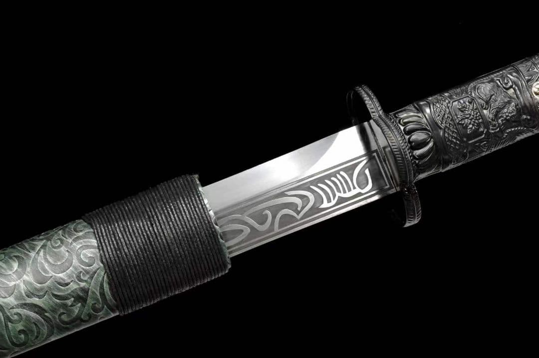 ドラゴン魂の血の刃 古兵器 武具　刀装具　日本刀　模造刀 居合刀