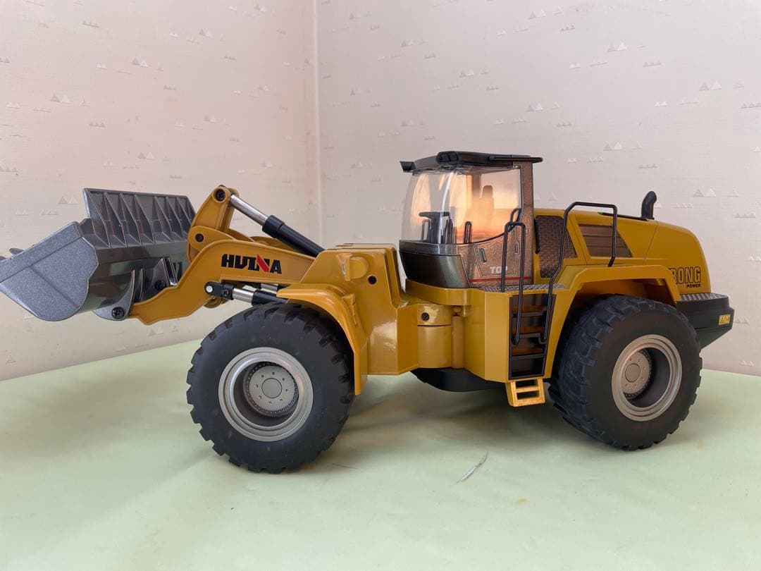 HUINA1583ホイールローダー リモコン付き