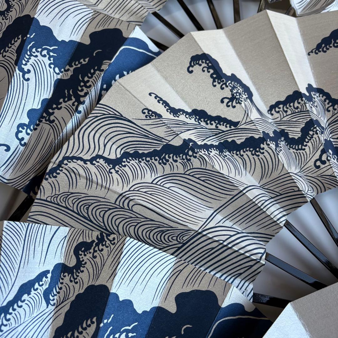 (729)舞扇　7本セット　波柄　パール　白　青