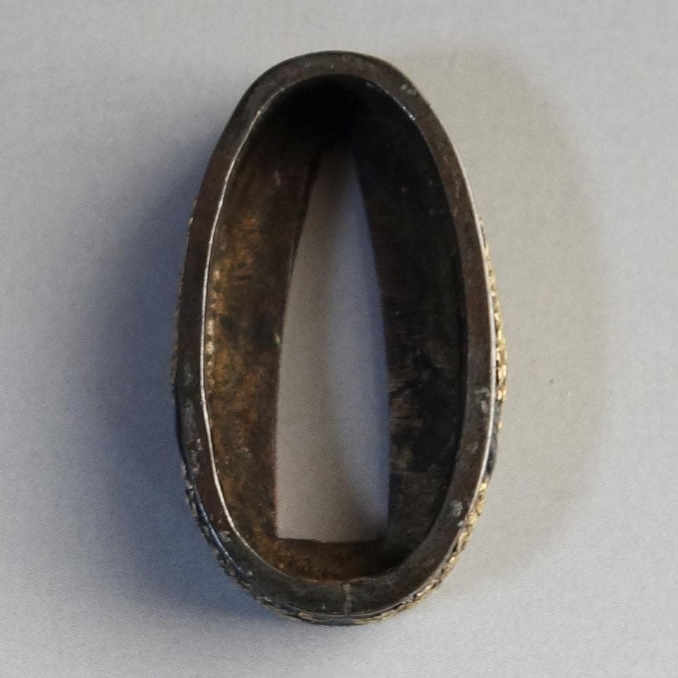 【桜花図縁頭 赤銅魚子地 金銀色絵】 刀装具 縁頭 鍔 鐔 日本刀 武具 骨董