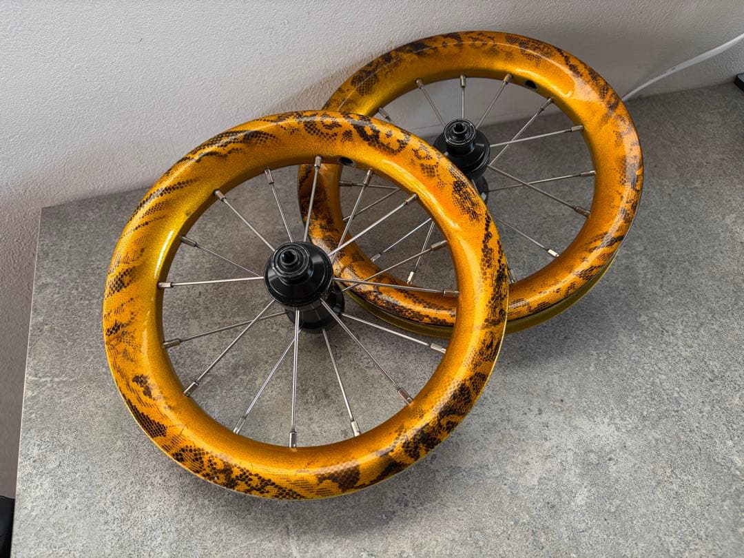 【中古】マッハビット　V3 カーボンリム　16スポーク　カスタムリム　ランバイク