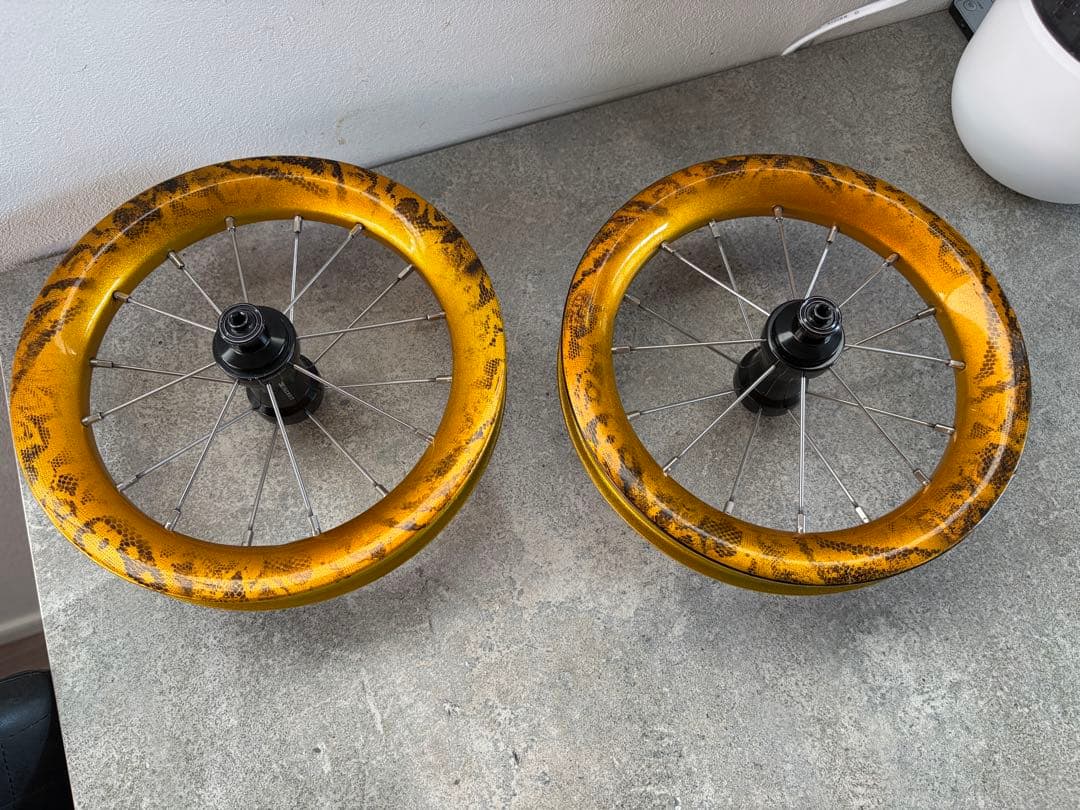 【中古】マッハビット　V3 カーボンリム　16スポーク　カスタムリム　ランバイク