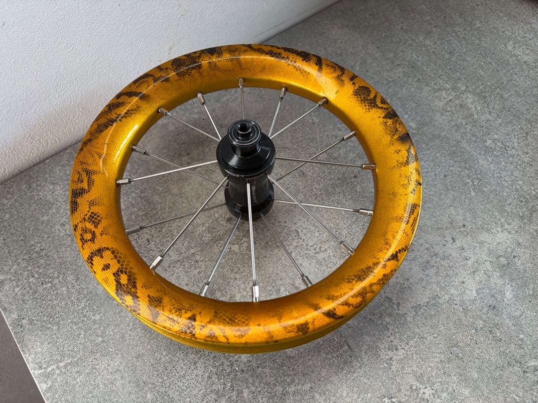 【中古】マッハビット　V3 カーボンリム　16スポーク　カスタムリム　ランバイク