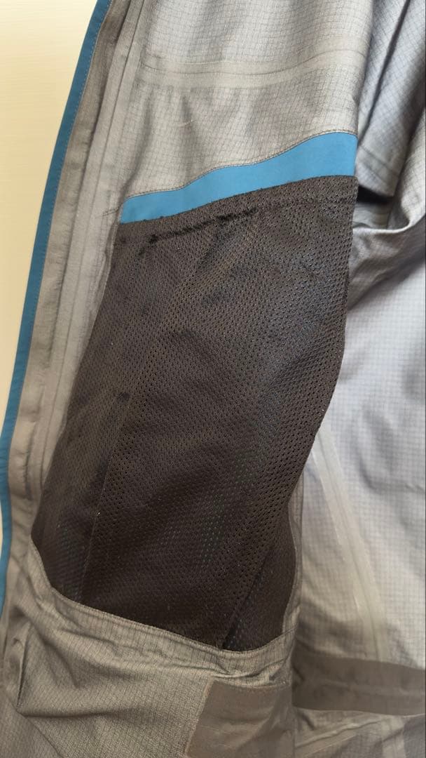 ARC'TERYX Theta SVX Sサイズ　色Thelo blue