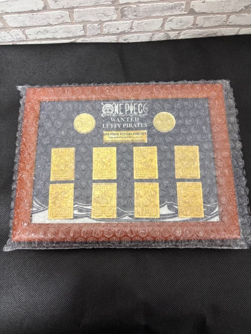 ONE PIECE 10周年1000個限定 シリアルナンバー入りピンズセット