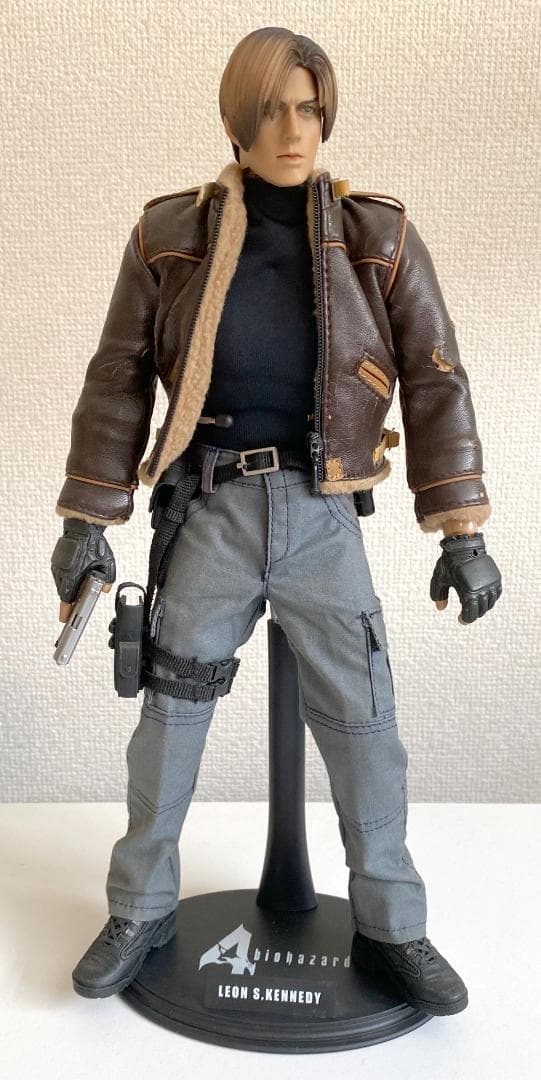 【開封済中古品】バイオハザード4　レオン・S・ケネディ 【ホットトイズ】