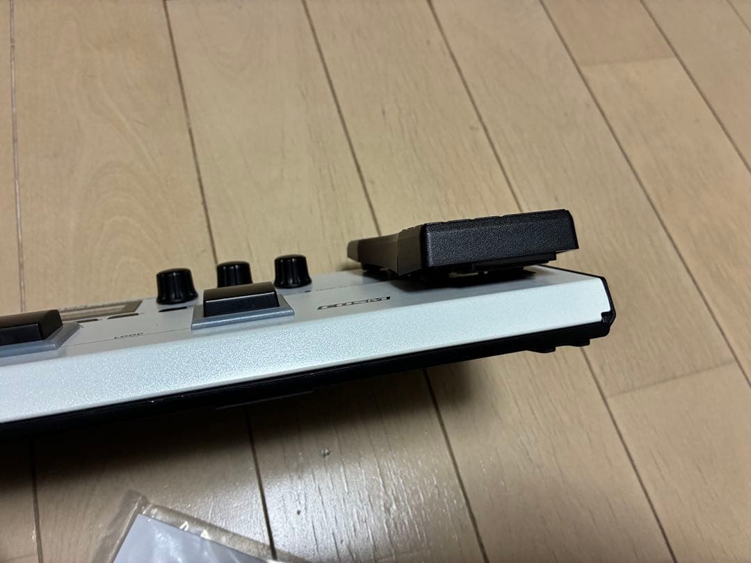 BOSS GT-1 限定ホワイト 新品電源アダプター、解説本付き