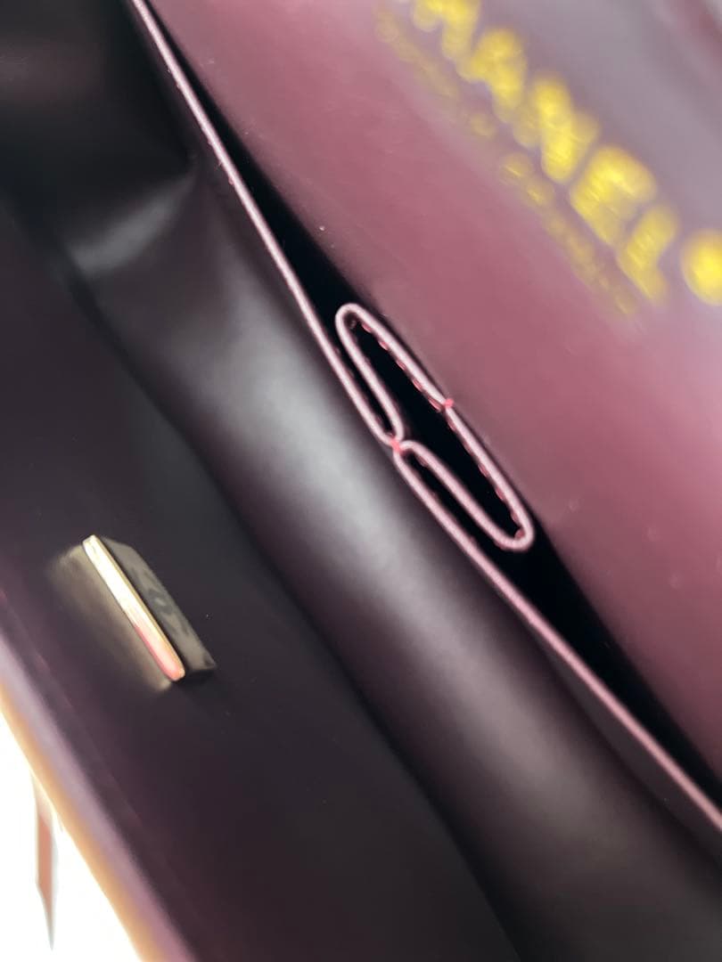 ベージュのキルティングショルダーバッグ