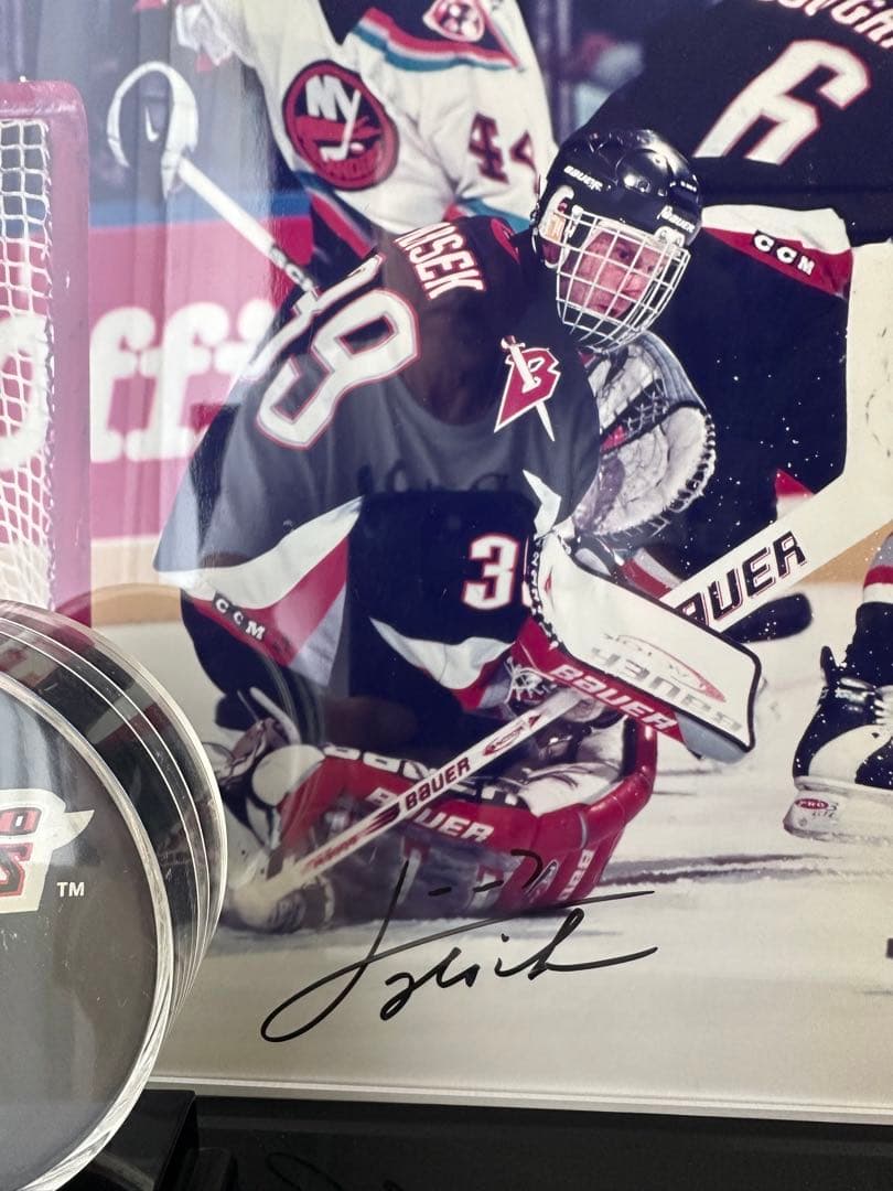 アイスホッケー　ドミニク・ハシェックサイン入り写真スタンド