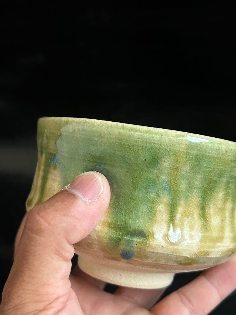 遺品整理中◾️蔵から美しい緑色の釉薬が滝の様に流れる抹茶茶碗が出て来ました。