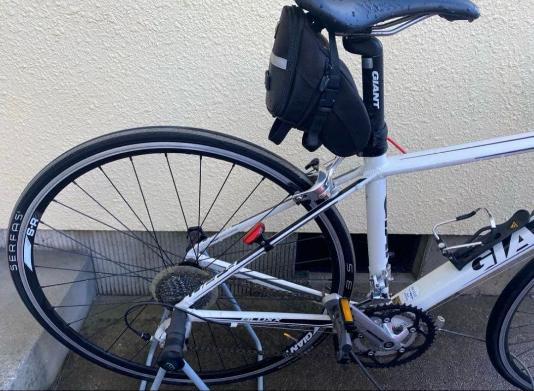 ホワイトアルミロードバイク サイクルコンピュータ付き