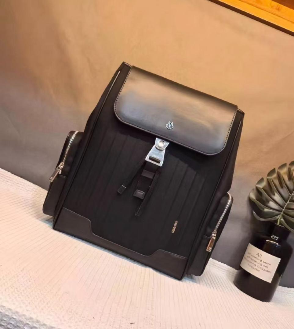RIMOWA ストライプデザイン バックパック ブラック