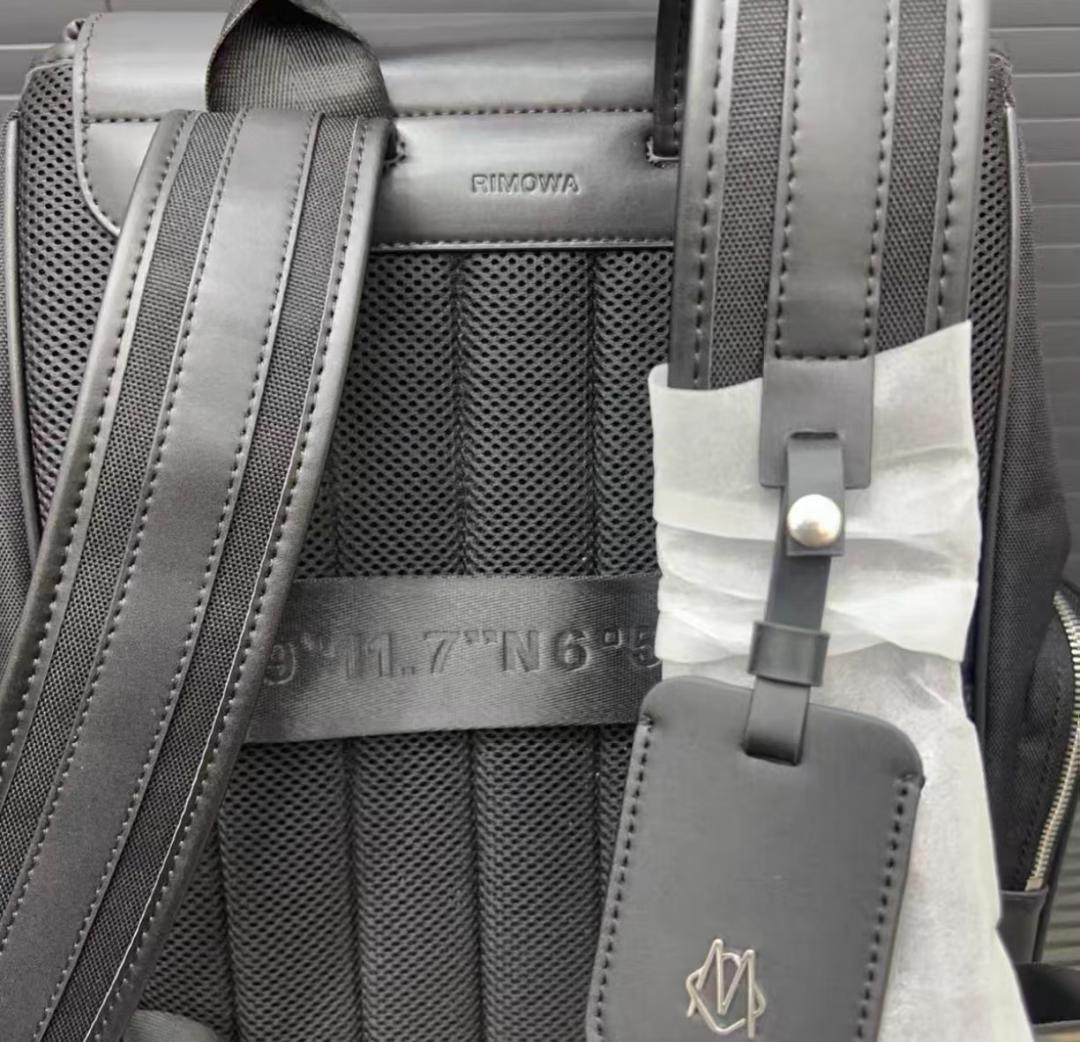 RIMOWA ストライプデザイン バックパック ブラック