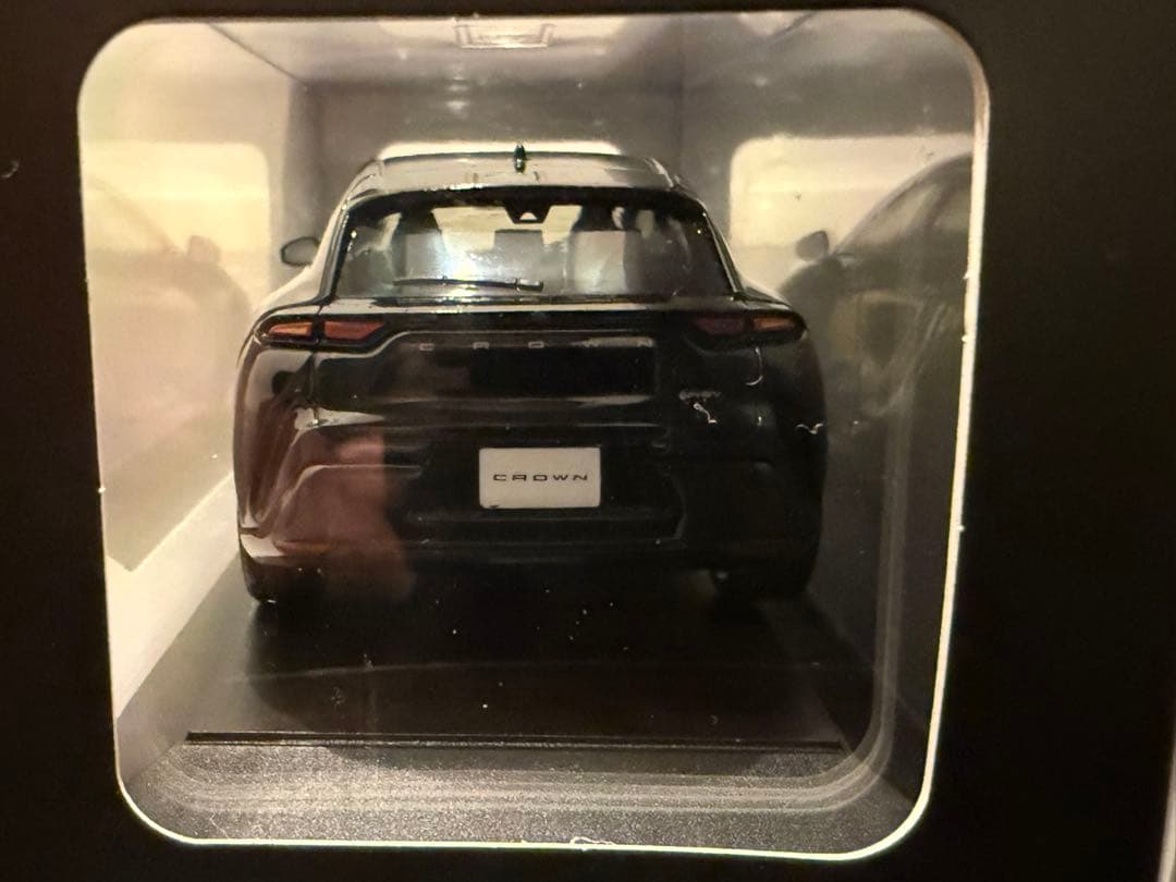 クラウンスポーツ　PHEV 版　ブラック　内装レッド　カラーサンプル　非売品