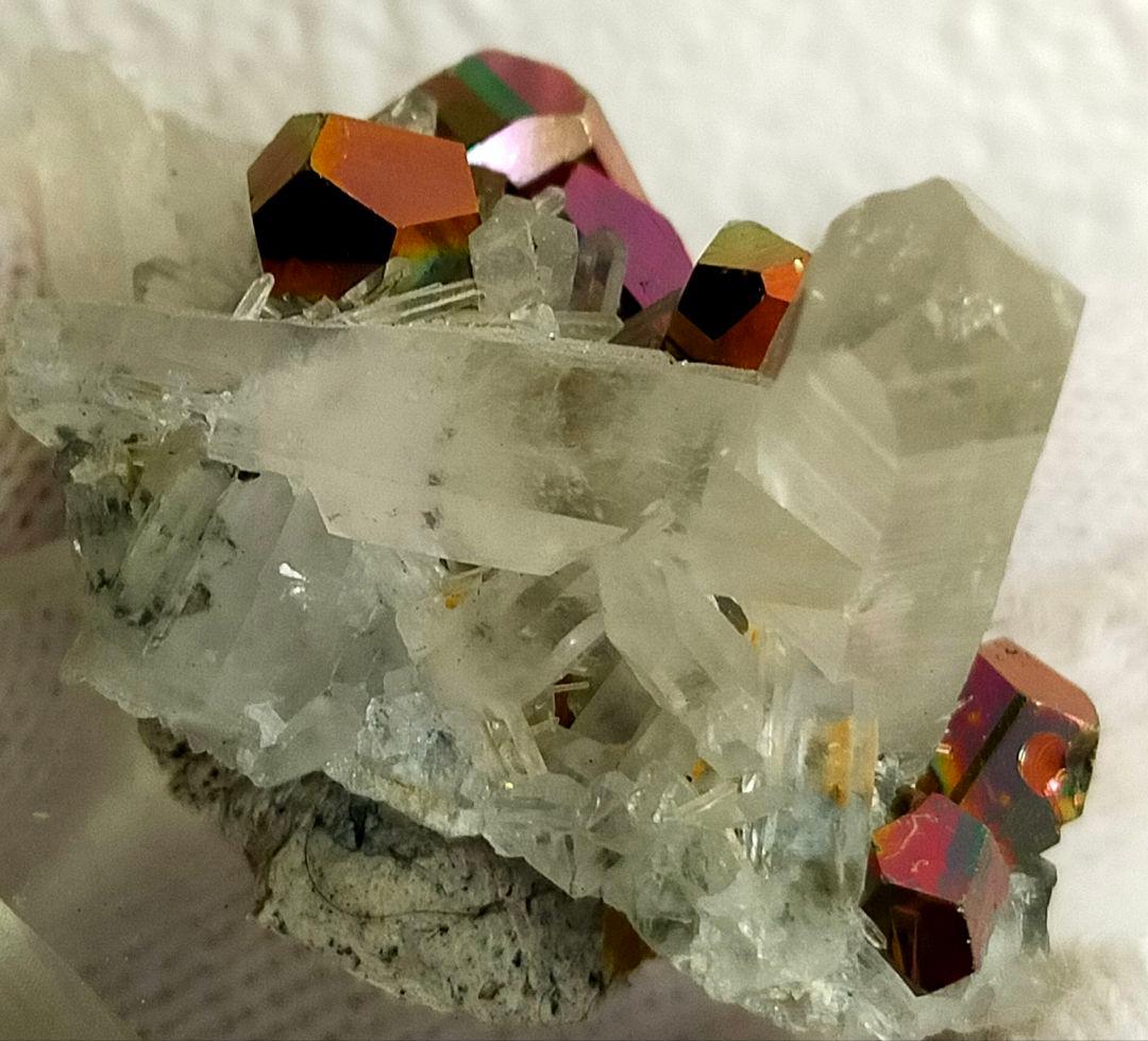 t*n様 【コレクター向】レインボーパイライト　水晶クラスター　パイライトインク