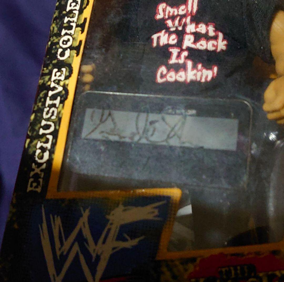 WWE THE ROCK フィギュア(直筆サイン付き？)