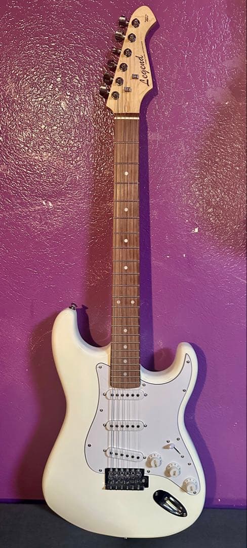 Legend ストラトキャスター　エレキギター ホワイト