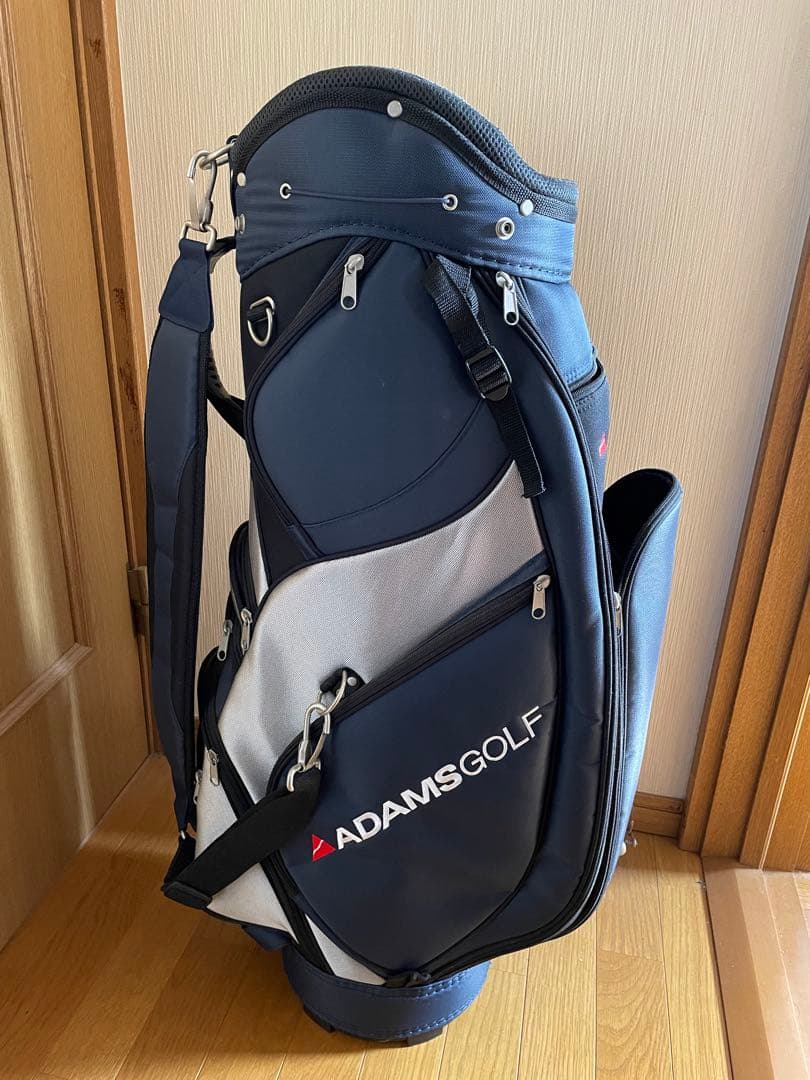 ADAMSGOLFのゴルフキャディバッグとアイアンセット