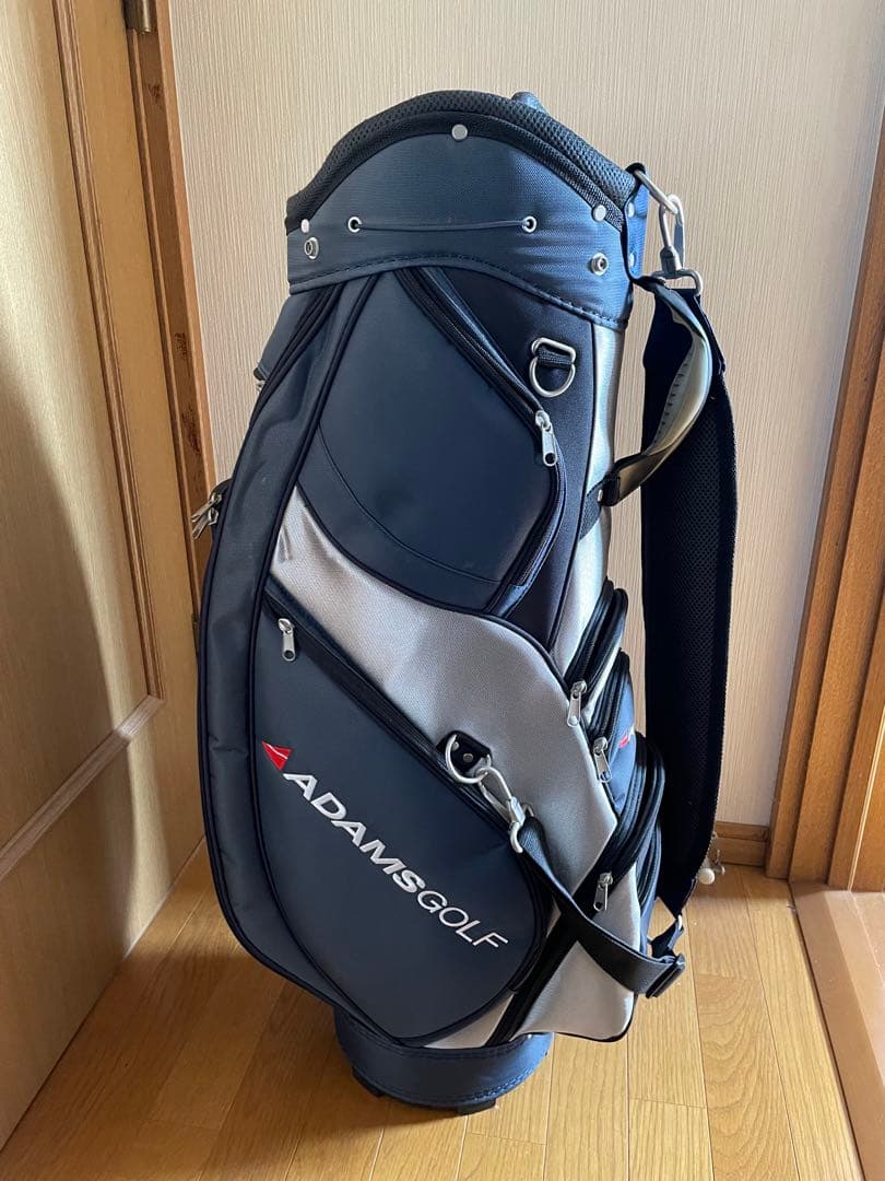 ADAMSGOLFのゴルフキャディバッグとアイアンセット